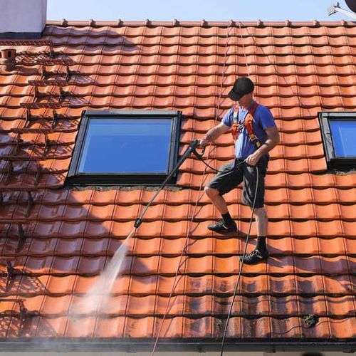 Reinigen van pannendak in Gieten